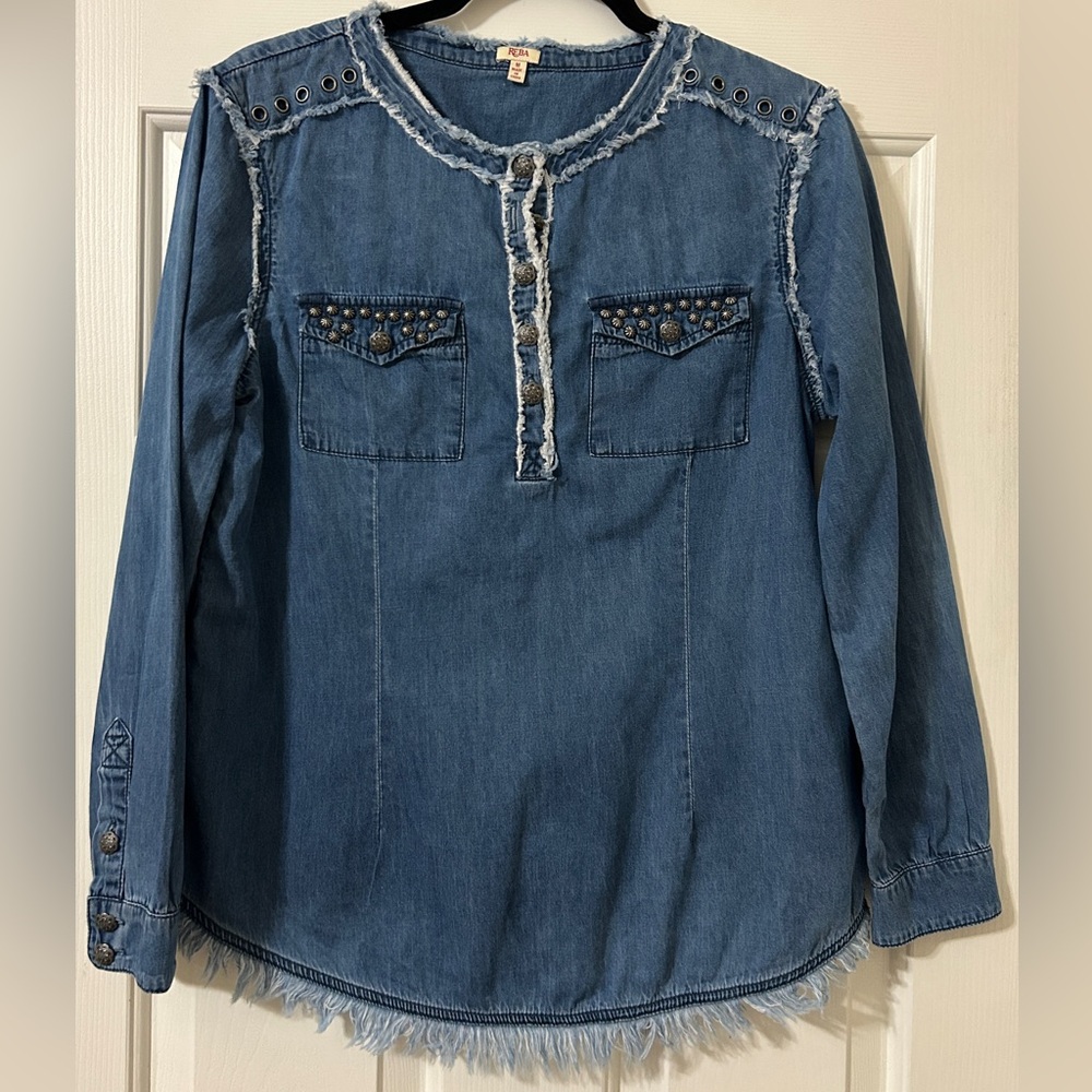 Vintage Reba Denim Long Sleeve Women Shirt with Stud Details. Size Medium.